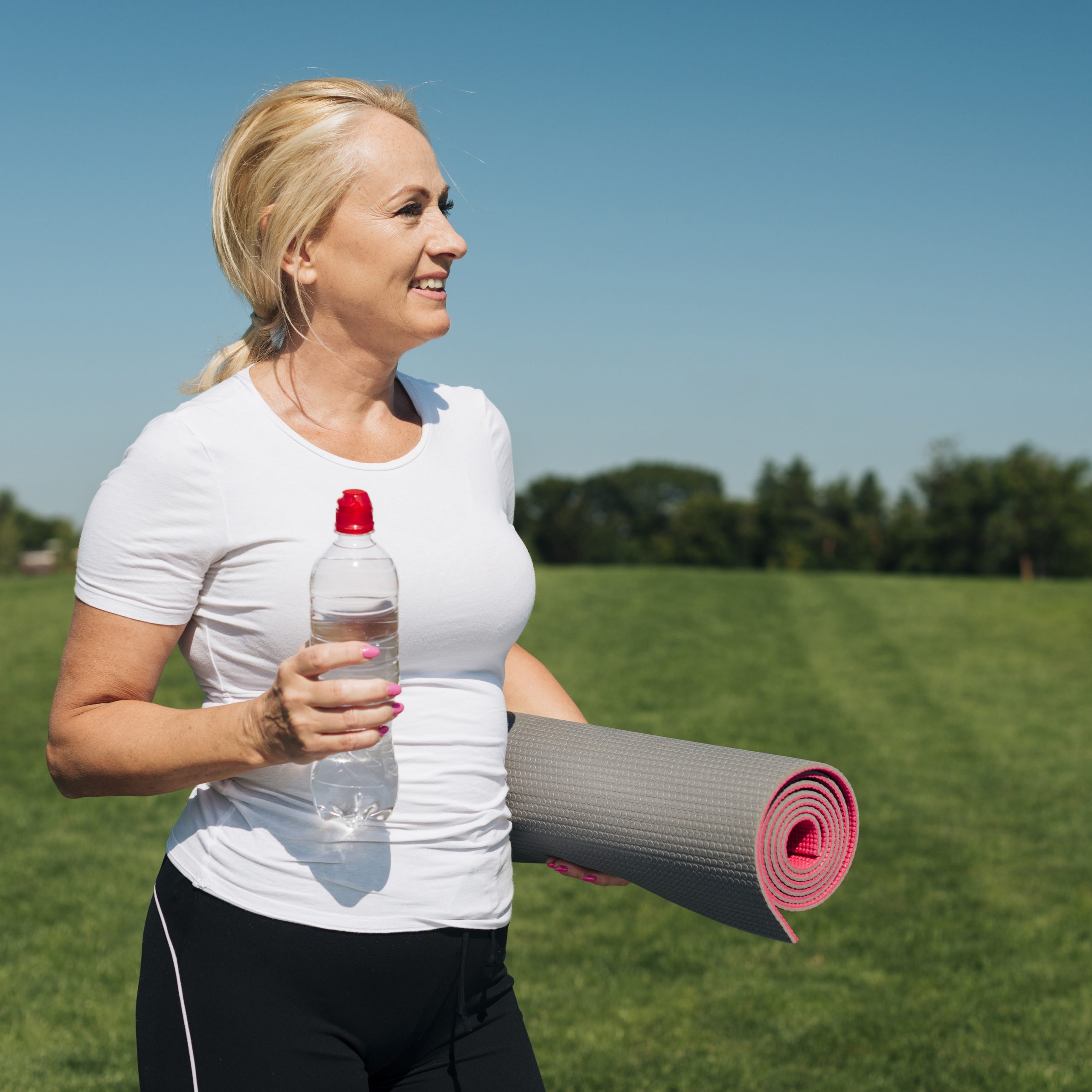 Lee más sobre el artículo ¡Después de los 50, más fuertes que nunca! 10 Trucos para Perder Kilos y Ganar Fuerza sin Volverte Loco