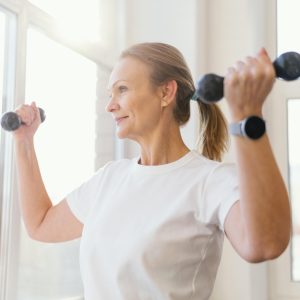 Lee más sobre el artículo Eliminando la Grasa Abdominal: Guía Práctica para Mujeres Después de la Menopausia